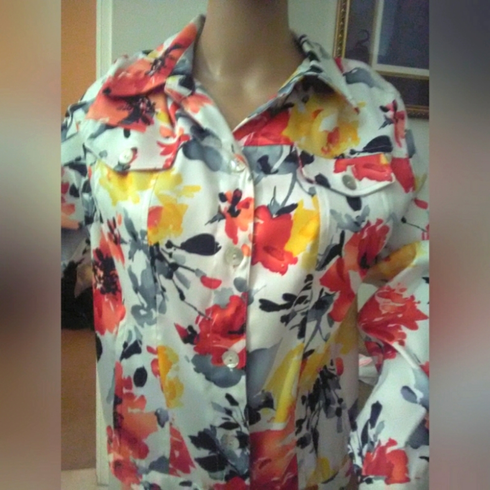 BNWOT LADIES SZ. XL SATINY FLORAL BLOUSE BY LINEAR W ZZ/ TOP POCKETS